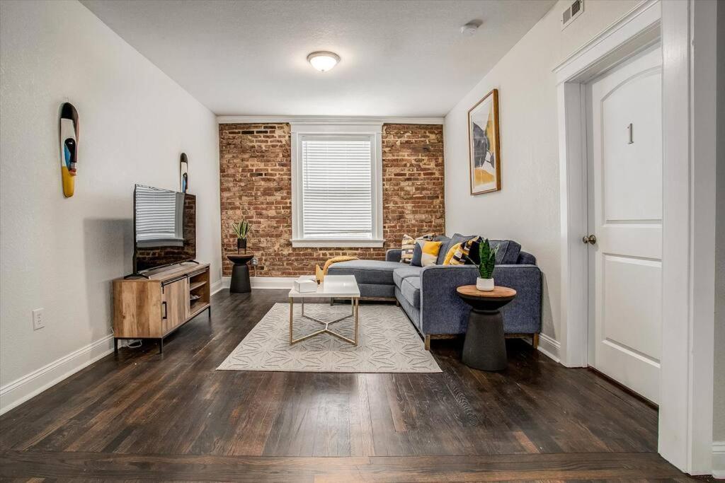 Oasis Midtown Kc- 2 Bedroom Apt Kansas City Buitenkant foto