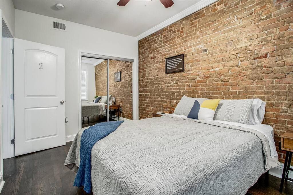 Oasis Midtown Kc- 2 Bedroom Apt Kansas City Buitenkant foto